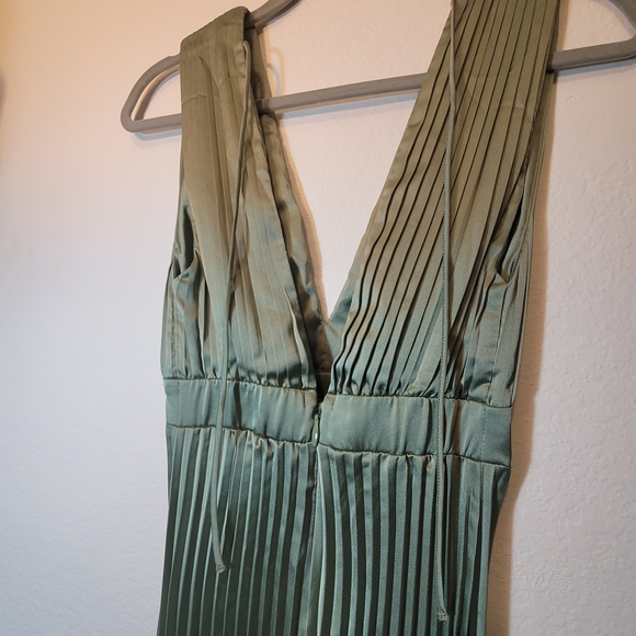Abercrombie & Fitch Dresses & Skirts - NWT Abercrombie & Fitch Giselle Pleated Jumpsuit Size XXSP - Green